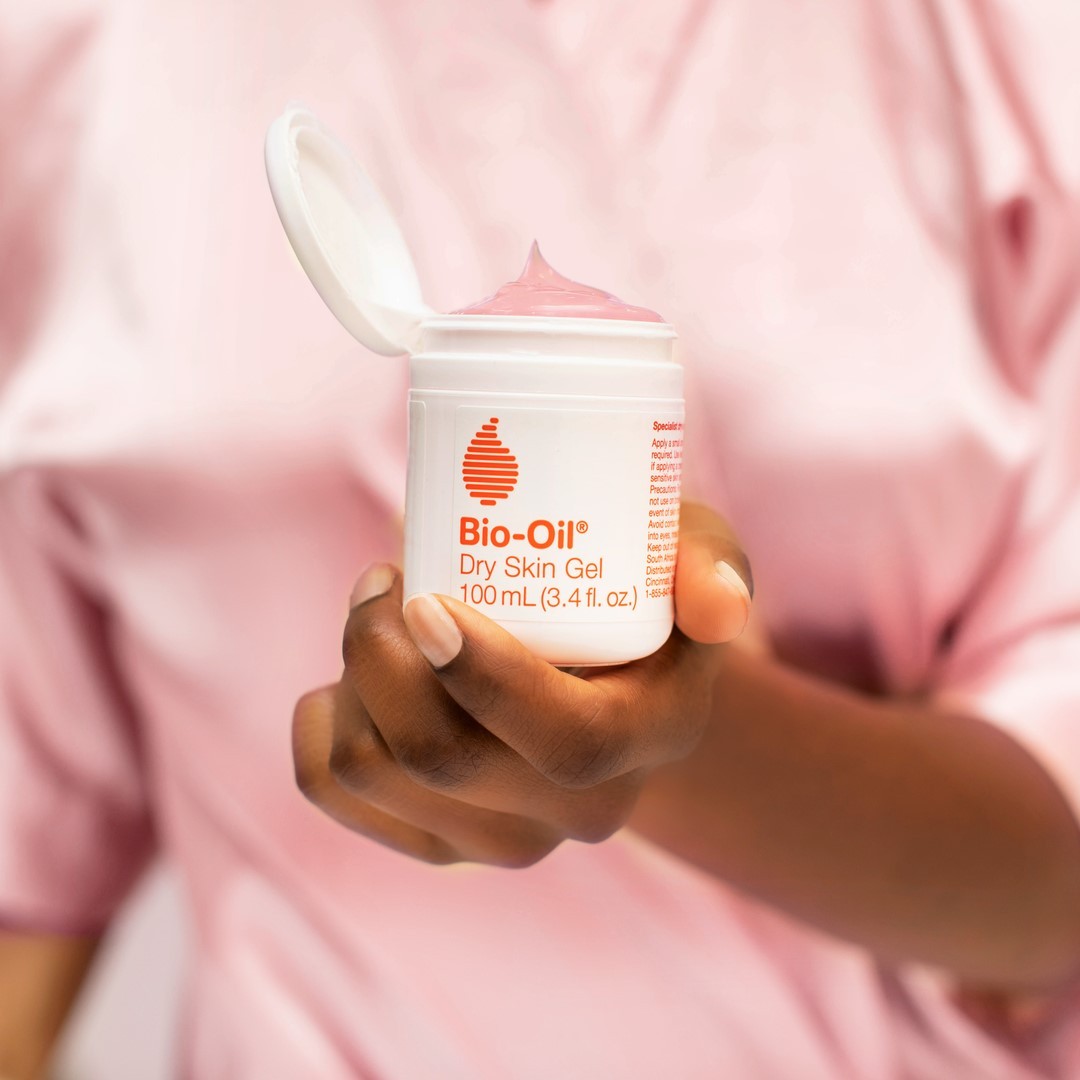 Bio-Oil - Dry Skin Gel is made up of 84% oils and butters to help keep your skin soft and supple 🧴🧡⠀⠀⠀⠀⠀⠀⠀⠀⠀
⠀⠀⠀⠀⠀⠀⠀⠀⠀
Feel the difference for yourself by shopping at @walgreens