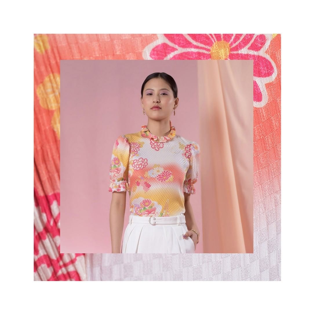 Cacharel - MADE IN FRANCE 🔵⚪🔴⁠
Blouse ANGELES 100% soie imprimée Candy Pop ☀️⠀⠀⠀⠀⠀⠀⠀⠀⠀⁠
⠀⠀⠀⠀⠀⠀⠀⠀⠀⁠
#Cacharel #CacharelParis #Nouvelleco #NouvelleCollection #SS20 #TheNewRomantique #MadeinEurope