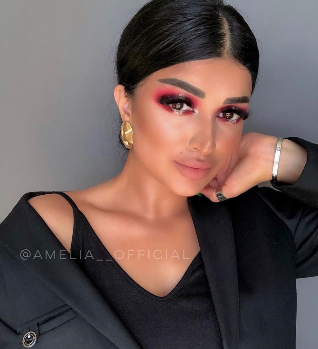 J. Cat Beauty - Okay Hi @amelia___official 🔥 This babe is wearing our You Glow Girl Baked Highlighter in "Twilight"✨⁠
.⁠
.⁠
.⁠
#jcat #jcatbeauty #trendmood #look #makeup #makeuplook #stunning #wakeupa...