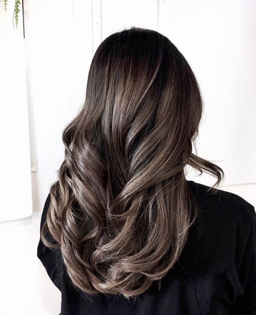 Schwarzkopf Professional - Блонд может быть даже на темных волосах, и это прекрасный способ заставить волосы сиять.✨
Формула:
Середина осветлена до 7-8 УГТ и затонирована #VIBRANCE: 6-12+8-11+6-1+0-22...