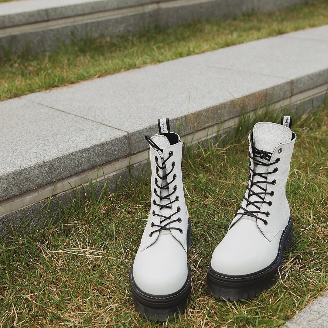 CALIPSO/КАЛИПСО - Не бойтесь осенью белого цвета🤍
Базовая модель на каждый день😻
.
Грубые ботинки определено тренд этого сезона! Благодаря массивной подошве они создают современный и модный образ! А т...