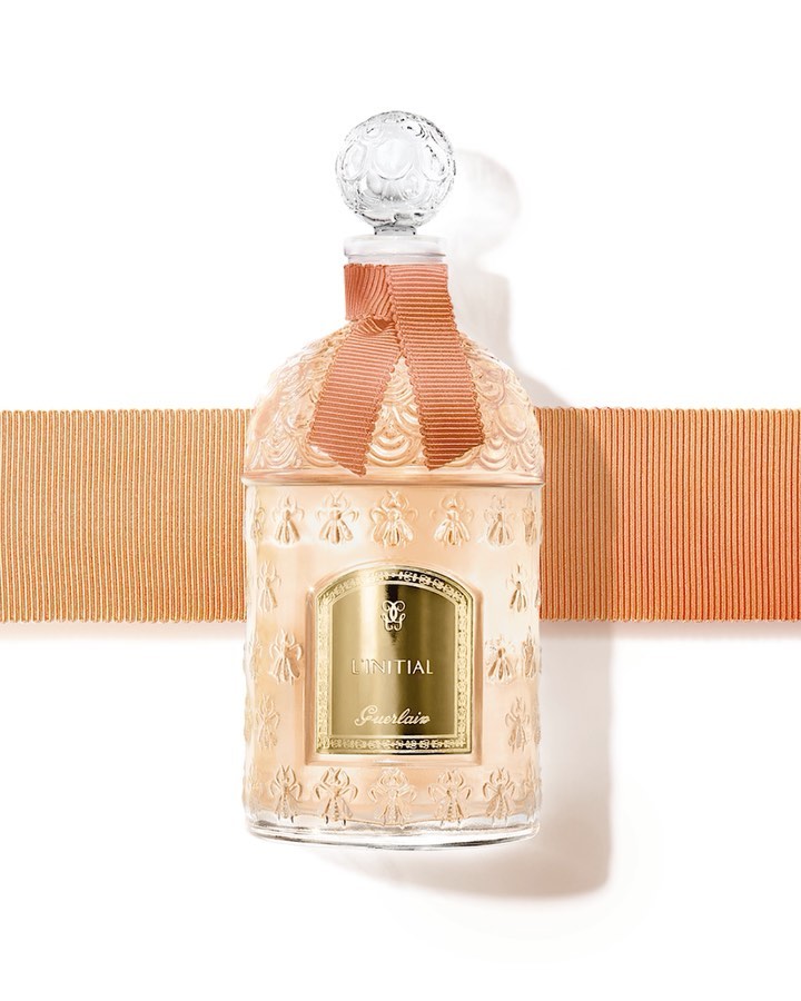 Guerlain - An oriental floral, L’Initial sparkles with orange and bergamot citrus zest under a shower of highly perfumed jasmine petals. Its heart opens with large doses of Turkish rose absolute and P...