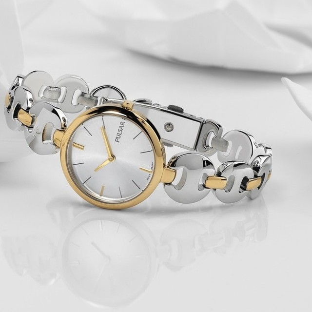 Watches2U - Silver and gold are just stunning together!⁠
⁠
⌚@Pulsar PM2264X1⁠
.⁠
.⁠
.⁠
#silver #gold #ladieswatch #beautiful #pulsarwatch #perfect #w2u #watches2u #timepiece #watches #watch #wristwatc...