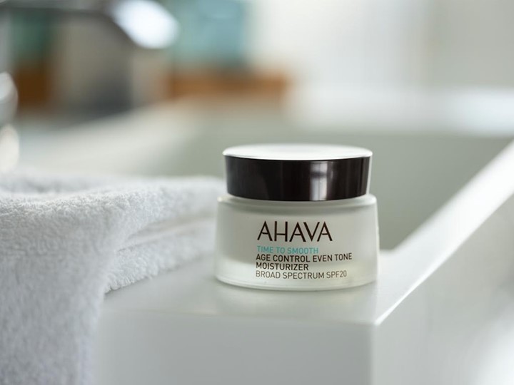 AHAVA - Labor Day week may feel like summer is coming to an end, but it doesn't mean that the sun's UV rays are ☀️ Don't forget to protect your skin today and every day with a moisturizer that has a h...