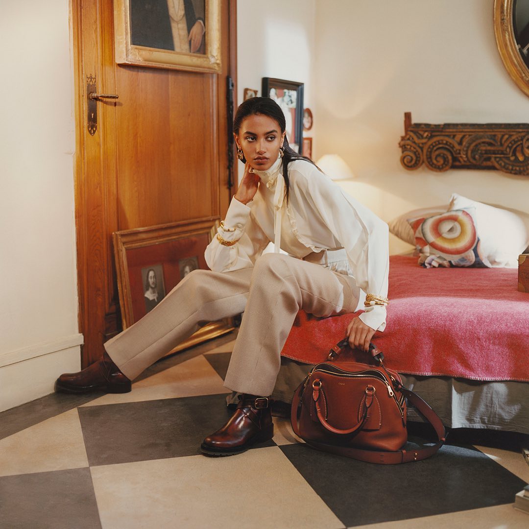 Chloé - Complete your #CHLOEfall20 look with round-toe riding boots in rich shades of glossy burnished leather

Shop the latest shoes in boutiques and on chloe.com

#CHLOEgirls
#CHLOE