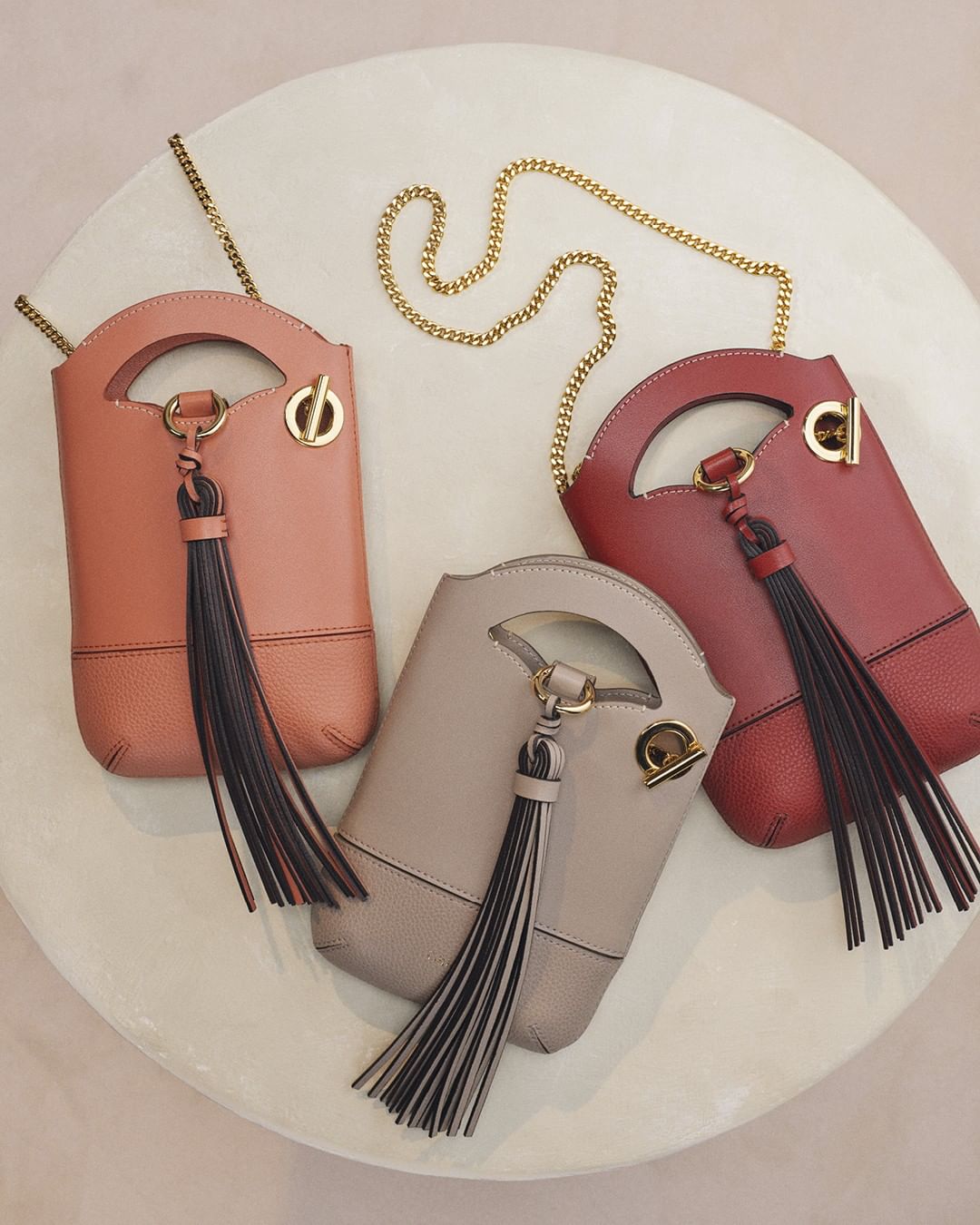 Chloé - Introducing the Walden phone pouch: compact-sized and imbued with character

Shop #CHLOEfall20 accessories available in boutiques and on chloe.com

#CHLOE