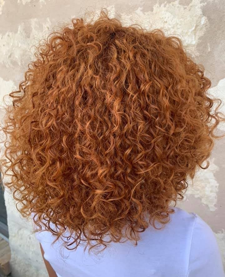 Redken - Give it up for @beautybylisaura from @vibrasbeautysalon. 👏👏 
 
She took her client from a starting level was 3 to a level 7 with a global bleach out with Flash Lift Bonder Inside and Pro-Oxid...