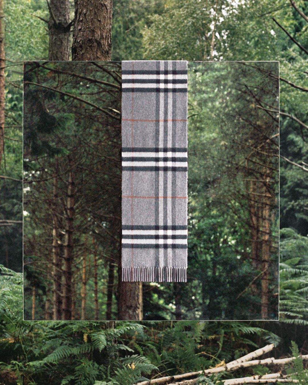 Burberry - Crafted in check
.
Crafted in a 200-year-old mill in the Scottish countryside using 30 different steps, our classic #BurberryCheck cashmere scarf in a cool grey palette 
.
#Burberry