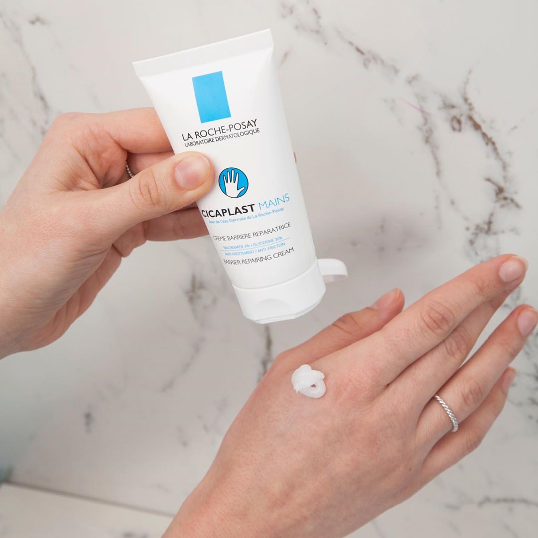 La Roche-Posay USA - Dry and damaged hands? Our NEW #Cicaplast Hand provides up to 48-hour hydration for hands damaged by aggressions such as cold weather and frequent hand-washing.⁣
⁣
Check out our s...