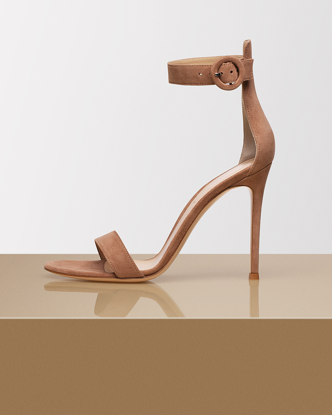 Gianvito Rossi - An icon of style and class: the Portofino 105 sandal in praline pink suede.

#GianvitoRossi
#GianvitoSignatures
#GianvitoSandals