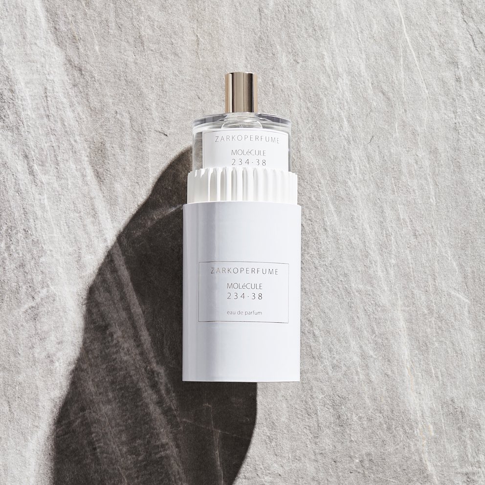 ZARKOPERFUME - taking it back to basics today and wearing our MOLÉCULE 234•38 🤍 Did you know that the 234•38 is the molecular weight of the contained molecule?
🤍