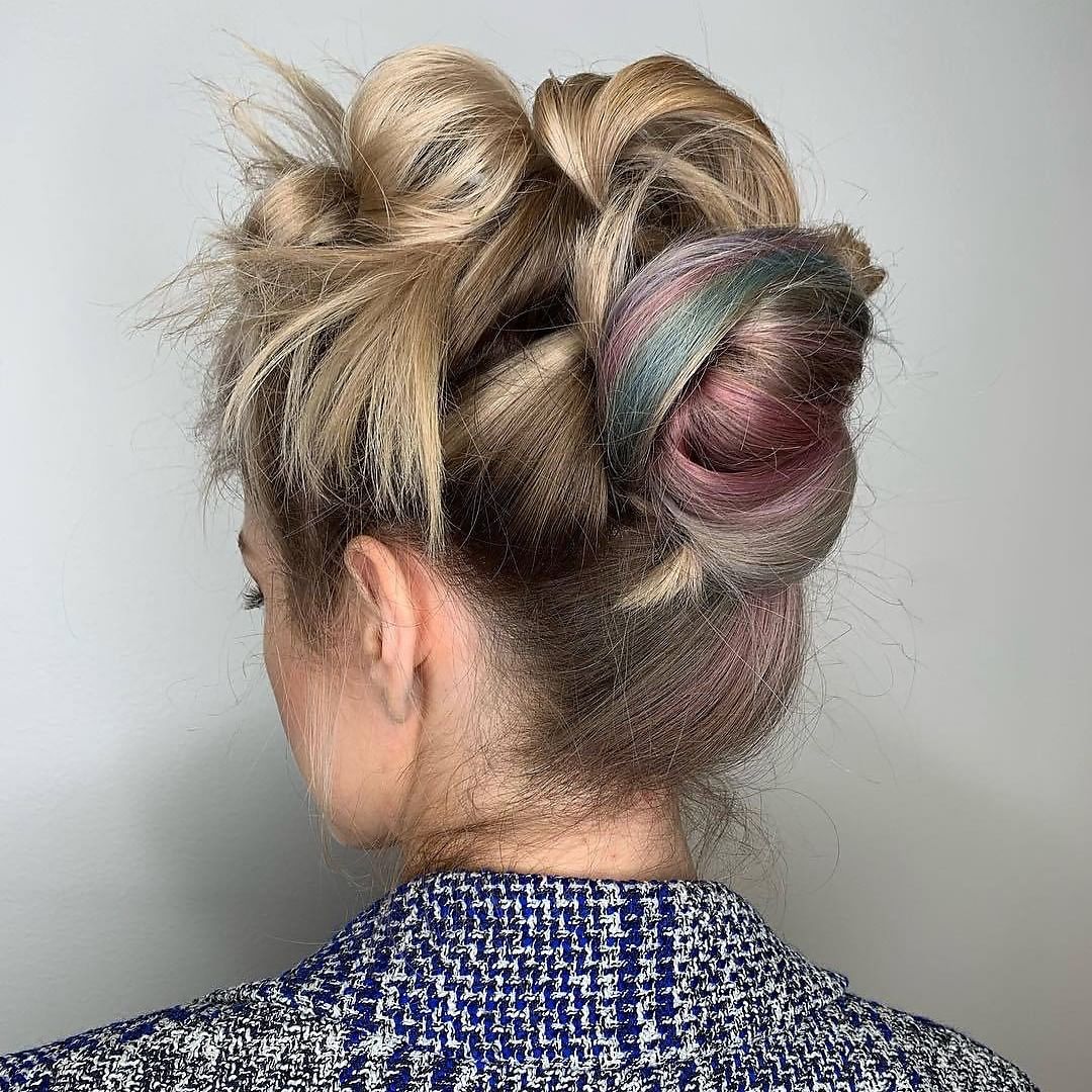 Schwarzkopf Professional - ✨ Luxe Vibe ✨

*Formula* 👉 @pernilla.hair created
#babylights with #BLONDME before
a root shade with: 7-1 + 8-19 + 7-65.
Lengths: 9.5-19 + 9.5-98 + 8-19 –
both #IGORAVIBRANC...