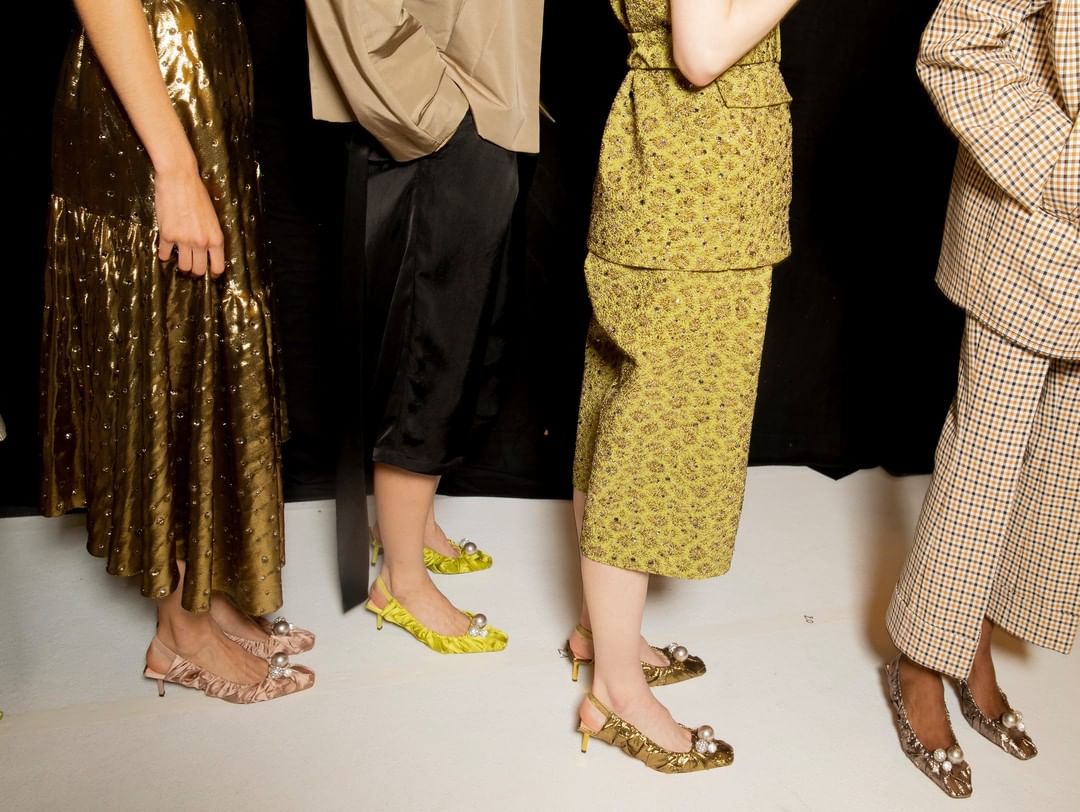 Rochas Paris - EVENING CHIC

From the shimmering skirt to the sparkling brocade ensemble, the #RochasSS20 evening wear exudes of elegance and cool.

#rochas  #alessandrodellacqua #SS20 #RochasSS20