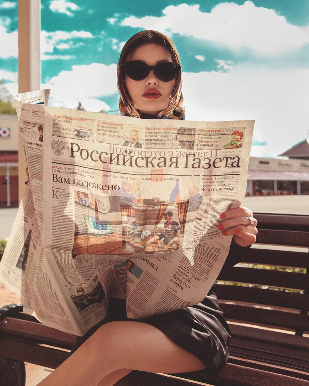 evgeniyafeofilaktova - 🇷🇺🗞📰Расскажите, что делали впервый день отмены ограничений? Гуляли?☁️🍃Работали?💼Чем занимались?) Ph.: @_tanyakucheruk_.  #feofilaktovaevgeniya #retro #woman #РФ #российскаяга...