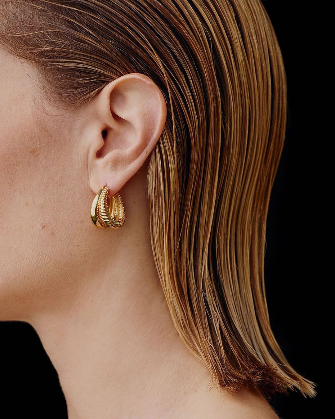 MATCHESFASHION Woman - Look to the delicate and subtle jewellery of @sophiebuhai to bring joy to your at-home wardrobe, including double-hooped earrings to logo necklaces and abstract ear cuffs.
Head...