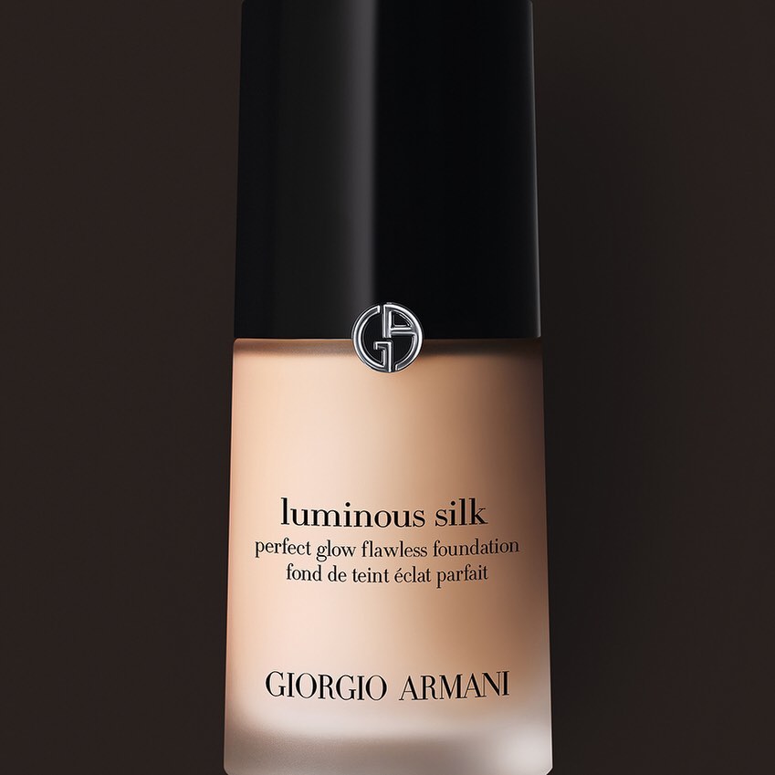 Armani beauty - A true icon. Buildable coverage LUMINOUS SILK FOUNDATION glides seamlessly onto skin for a naturally radiant complexion. 

Available at @Sephora
 
#Armanibeauty #LuminousSilk #foundati...