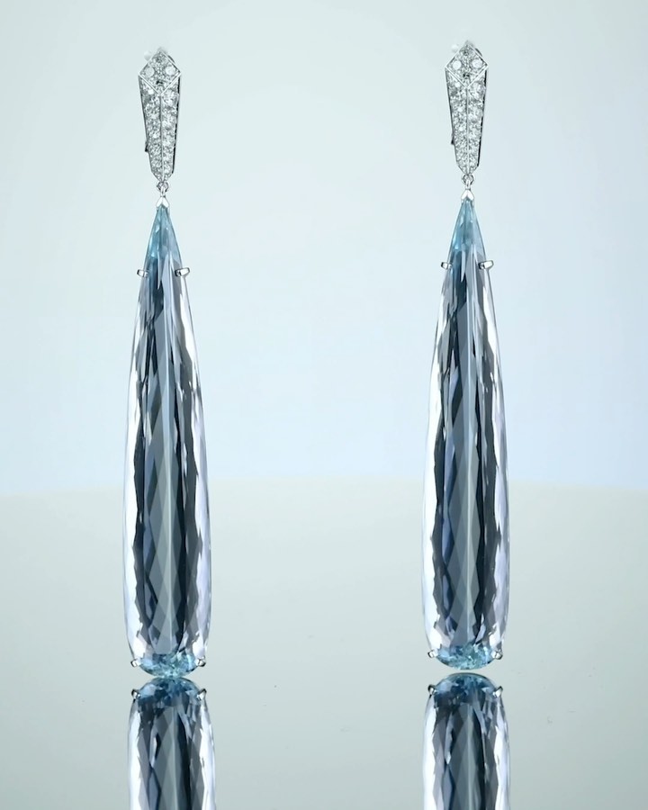 Boucheron - Like a drop before it drops, we were very lucky to find these elongated 121.84 carat drop pear aquamarines.
#HighJewelry #BoucheronContemplation