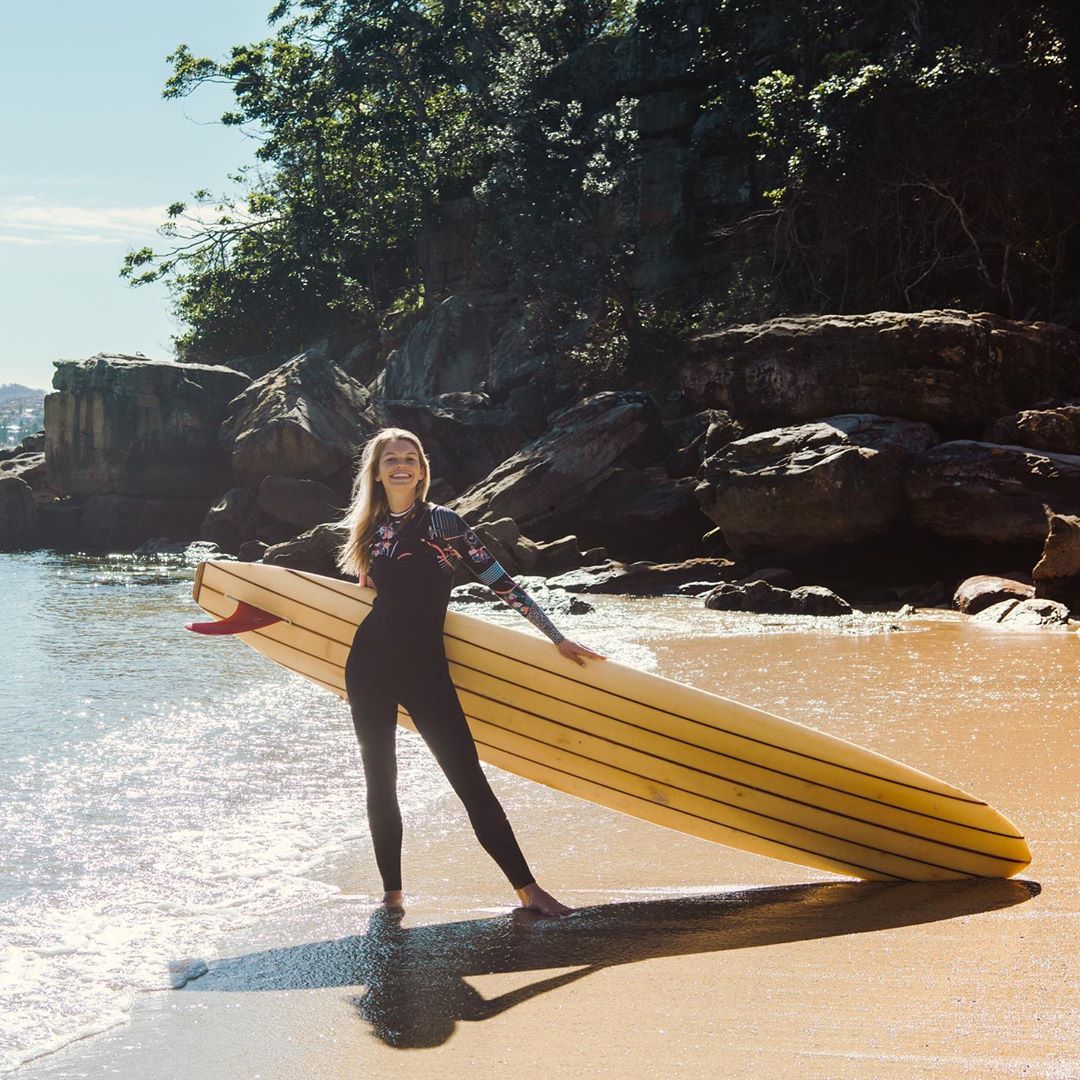 ROXY - Serious style and super sustainable. @noshoes_noworries rocking our #POPsurf 3/2mm Chest Zip wetsuit 📷 @elliebobbie