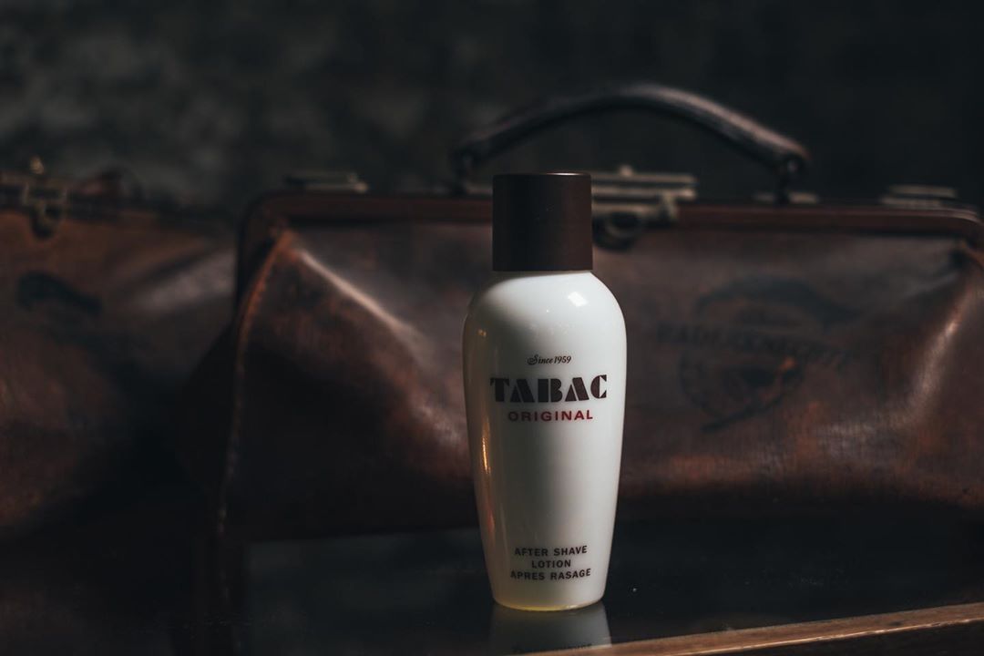 TABAC Fragrances - Unsere Tabac Original After Shave Lotion. Das erfrischende Rasierwasser für die von der Rasur beanspruchte Männerhaut ist übrigens ein gern gesehenes Geschenk zum Vatertag. 😉 
#taba...