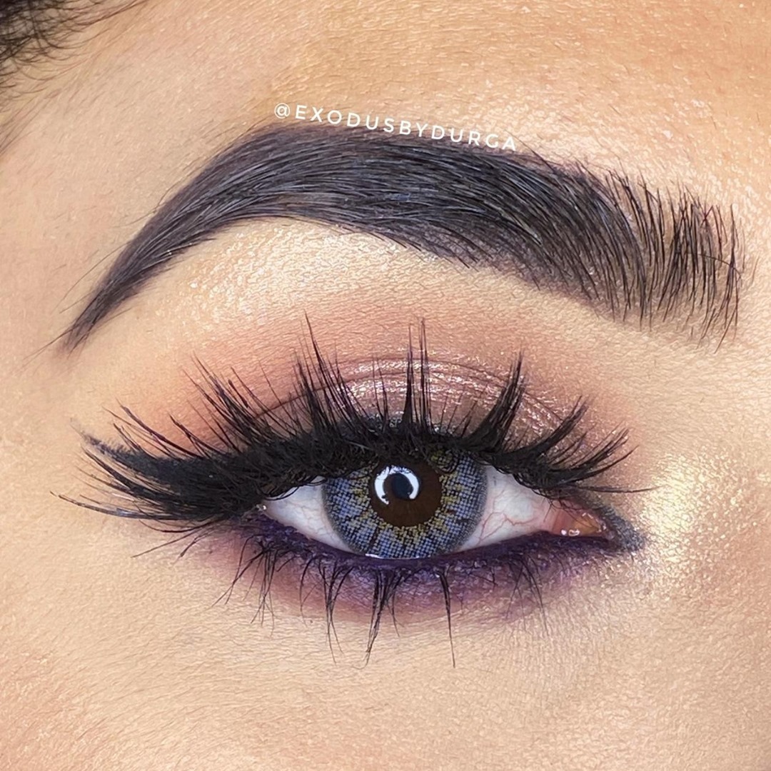 SUGAR Cosmetics - All eyes on you 😍⁠
In frame: @exodusbydurga⁠
⁠
Products used:⁠
🌸 Magic Wand Waterproof Concealer 30 Chococcino⁠
🌸 Blend The Rules Eyeshadow Palette 04 Fetish⁠
🌸 Stroke Of Genius Heav...