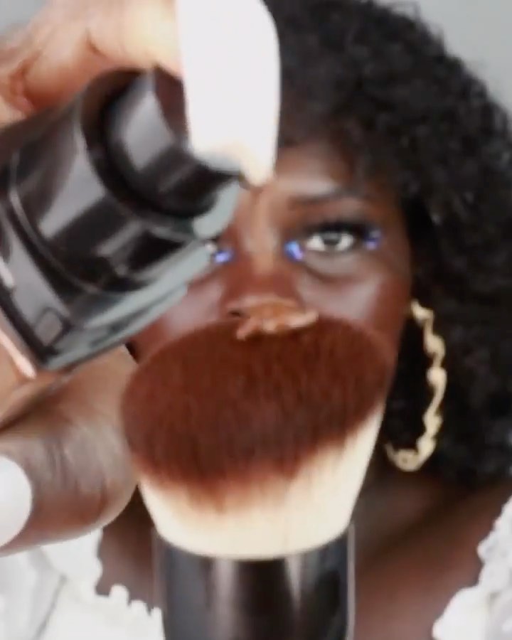 NYX Professional Makeup - @ndeye.peind masters a transfer-proof base using our go-to #maskmakeup faves👏✨ Here are the deets:
💕 Can't Stop Won't Stop Full Coverage Foundation
💕 Born To Glow Radiant Con... NYX Professional Makeup - @ndeye.peind masters a transfer-proof base using our go-to #maskmakeup faves👏✨ Here are the deets:
💕 Can't Stop Won't Stop Full Coverage Foundation
💕 Born To Glow Radiant Con...