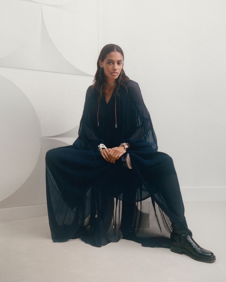 Chloé - Relaxed elegance from day to night

Find the latest Chloé Signatures pieces in boutiques and on chloe.com

#CHLOEgirls
#CHLOE