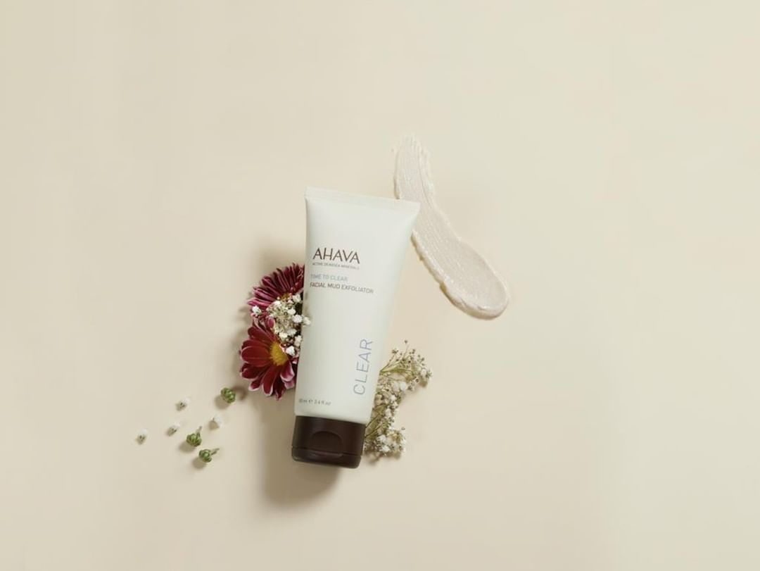 AHAVA - With our face masks being worn daily, our pores could use gentle exfoliation now more than ever 😷 This purifying facial scrub uses Dead Sea mud and minerals to keep your skin in tip-top shape,...