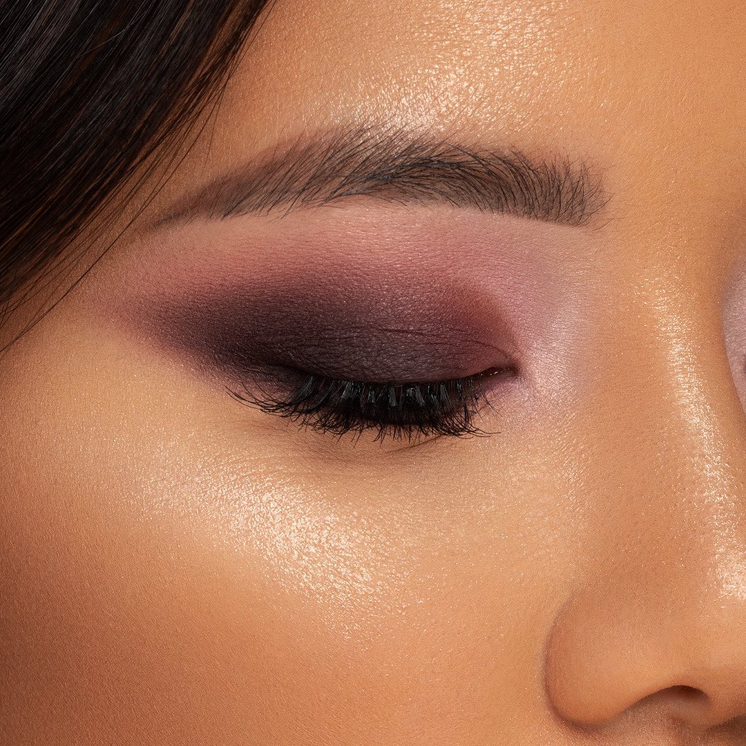 DOSE of COLORS - THE BUTTERY MATTE EYESHADOWS IN OUR MARVELOUS MAUVES PALETTE PRACTICALLY BLEND THEMSELVES! 💜
⠀⠀⠀⠀⠀⠀⠀⠀⠀
#doseofcolors #eyeshadowpalette #crueltyfreebeauty #veganbeauty