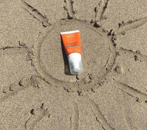 Солнцезащитное средство для лица Avene Cleanance SPF 50 флюид для кожи склонной к акне фото