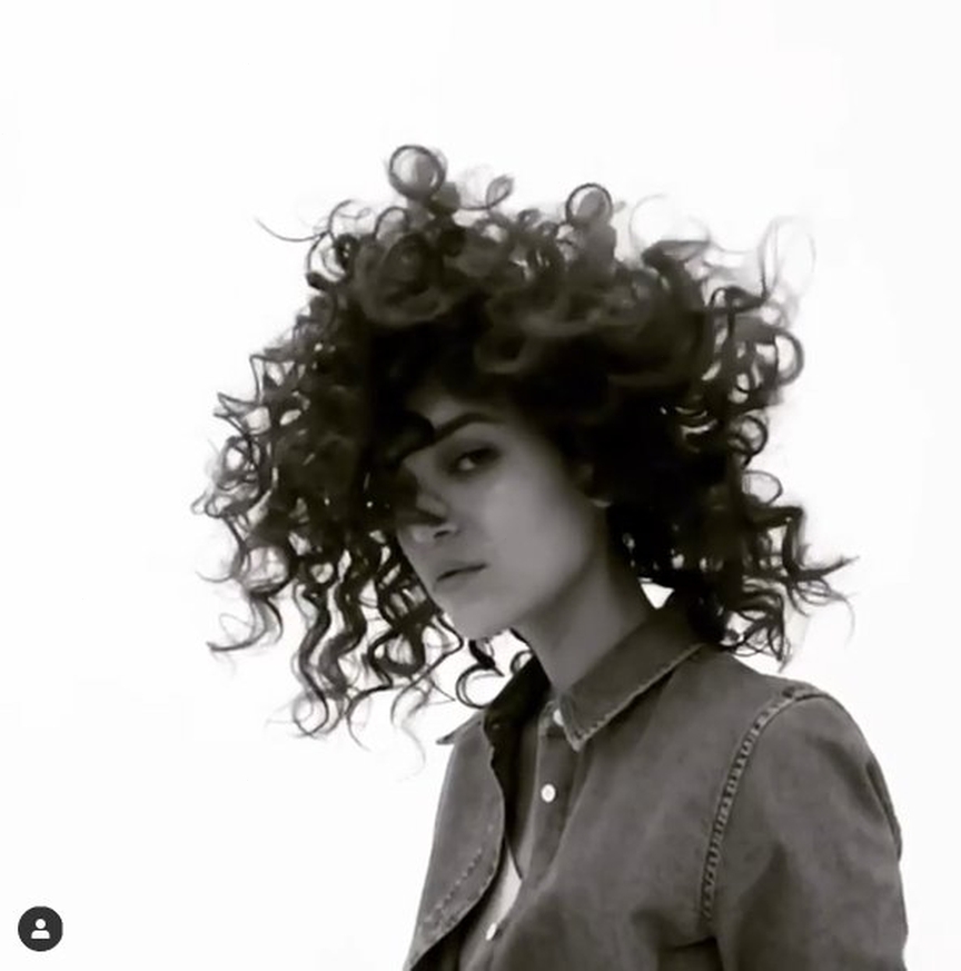 Schwarzkopf Professional - Когда за работу берется @tylerjohnstonhair  и #MadAboutCurls, всегда получается великолепно.❤️
Mad About Curls – это полноценная гамма по уходу и стайлингу, созданная для за...