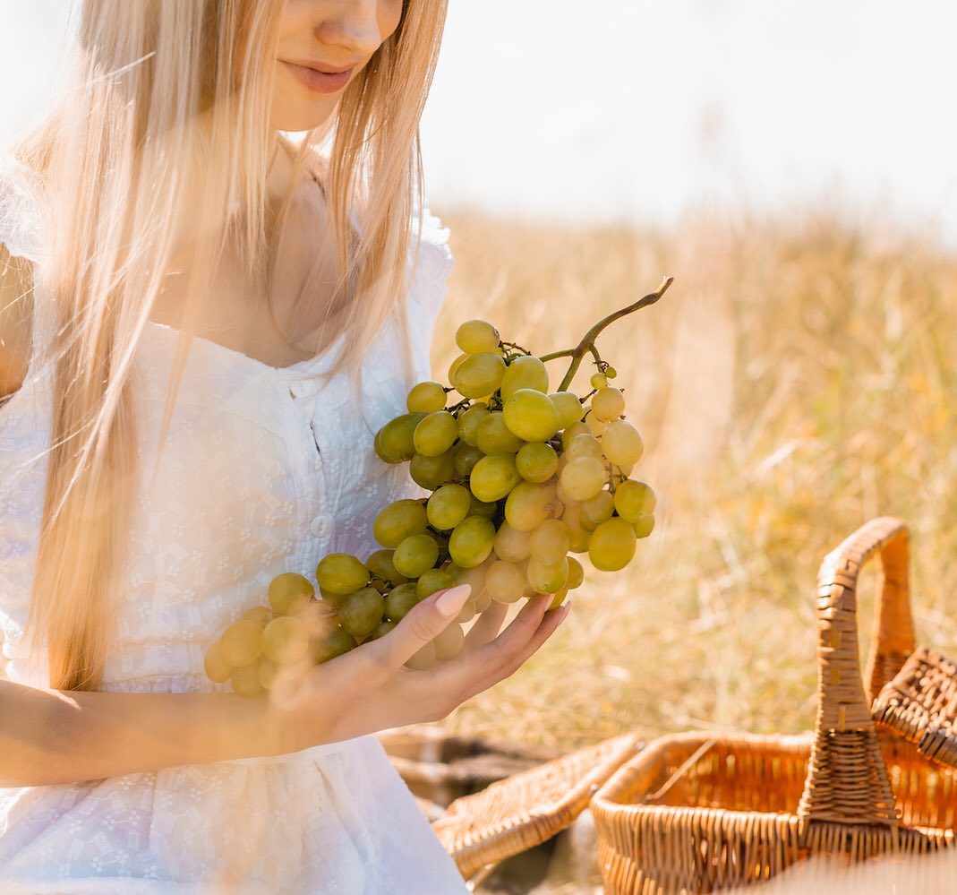 асна.ру - 🍇 В разгаре сезон винограда: вкусного, сочного, сладкого. Мы готовы поедать его ежедневно. А ведь врачи советуют не злоупотреблять им. Почему?⠀
⠀
⛔ Виноград содержит много сахара. Такого, ко...