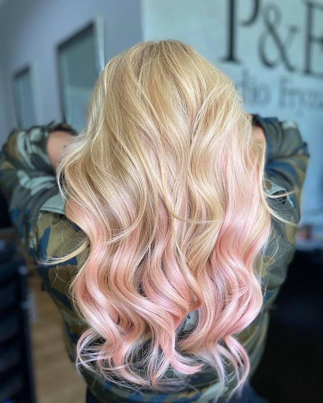 Schwarzkopf Professional - Яркий акцент в образе-это именно то, что подчеркнёт вашу индивидуальность и уникальность.🦩
С #CHROMAID возможности самовыражения не ограниченны.
Как и возможности в создан...