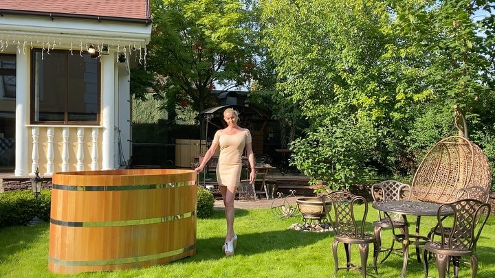 Анастасия Волочкова - С появлением у меня новой именной купели, я решила прошлую купель, выполненную для меня на заказ, предложить купить хорошим людям. Аукцион открыт. 🐣 Пишите на почту, указанную в...