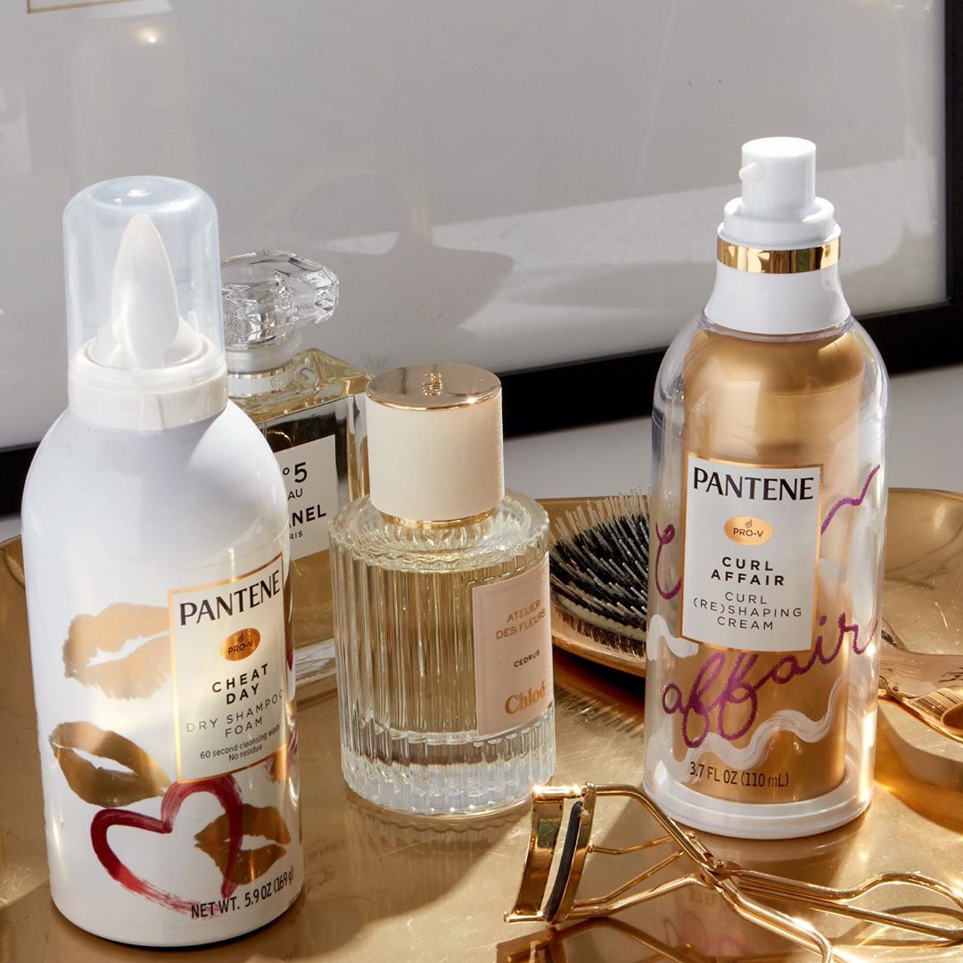 Pantene Pro-V - We won't judge if you buy it just for the aesthetic  ✨
.
.
.
#curls #curlygirls #curlproducts #seconddaycurls #dryshampoo