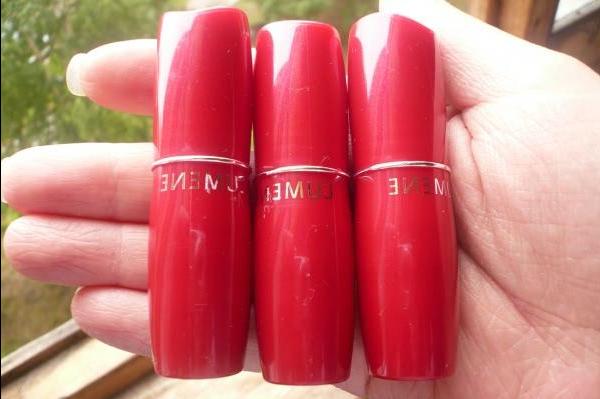 Drei Mädchen unter dem Fenster oder auf meine Lieblings-feuchtigkeitsspendende Lippenstift Lumene wild rose moisture lipstick spf 15 Nr. 81 