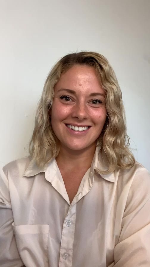 Estée Lauder - Work on your wellness! #EsteeTeam @abigalehoke (Product Development) and @heidyasanchez (Field Executive, US) share their tips on how to care for your skin, inside and out.
Tap to watc...