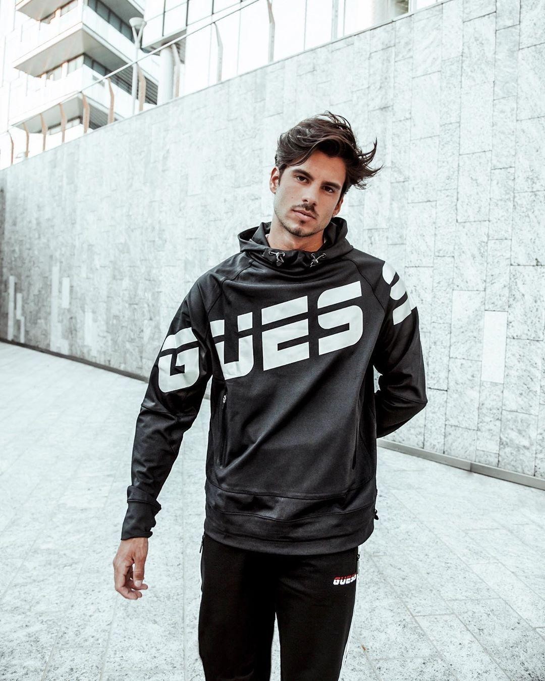 GUESS - modalità sportiva: 🔛 #GUESSActive (📸: @luca.daff)