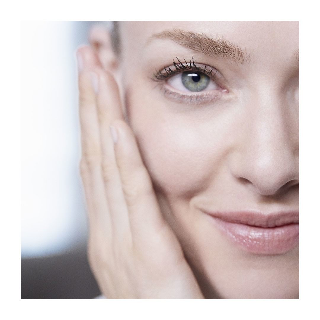 Lancôme Official - Uncover the power of French bud extract, and its skin renewal power! Amanda Seyfried @mingey keeps her skin reclarified and replenished with Clarifique Dual Essence. Delivering refi... Lancôme Official - Uncover the power of French bud extract, and its skin renewal power! Amanda Seyfried @mingey keeps her skin reclarified and replenished with Clarifique Dual Essence. Delivering refi...