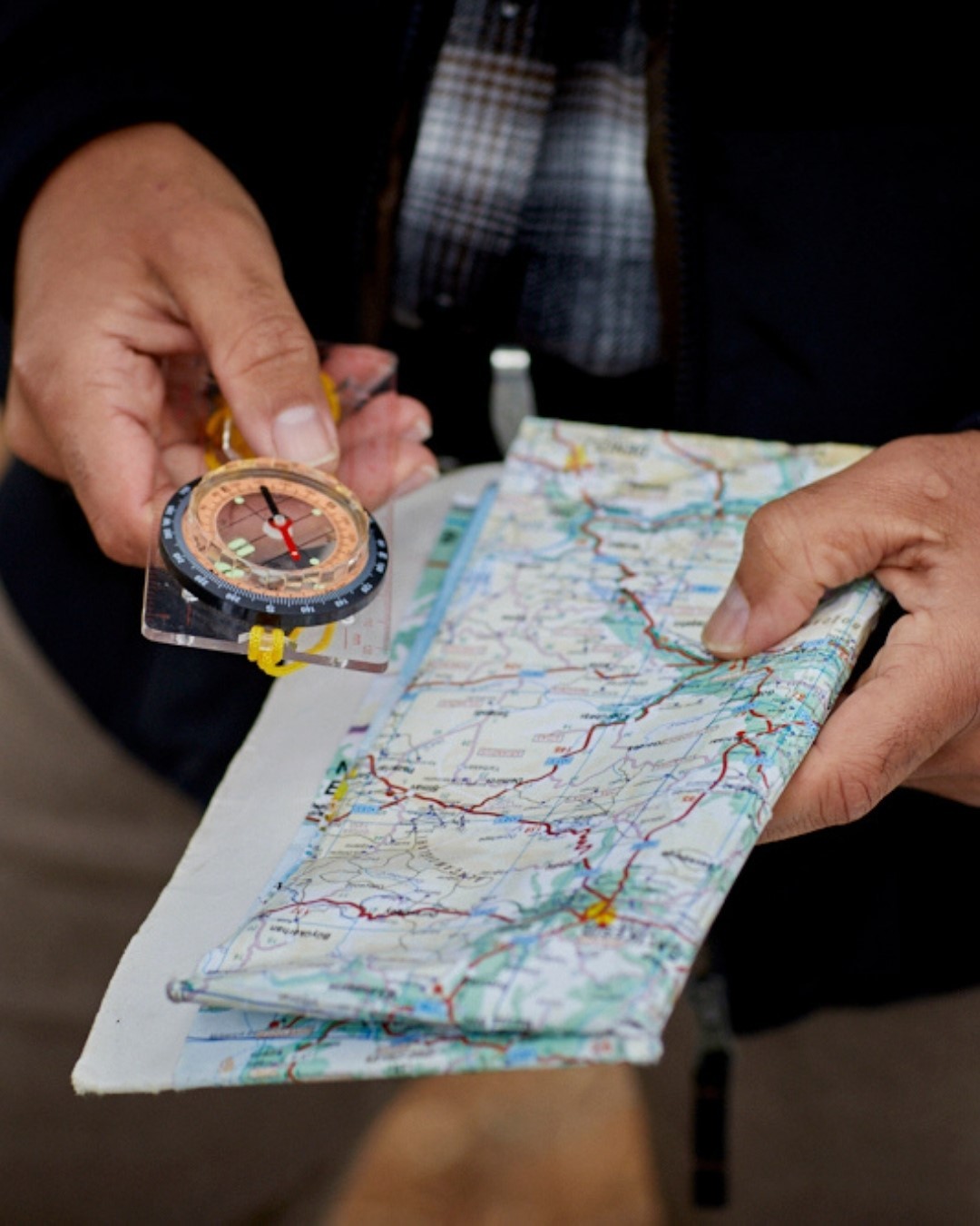 Atlas For Men - Comment est-ce que vous aimez vous orienter en montagne ? Avec une boussole ? Une carte ? Un GPS ? Un sens inné ? Ou bien les 4 ? 😅⁠
.⁠
.⁠
.⁠
.⁠
.⁠
.⁠
.⁠
#orientation #gps #forest #mou...