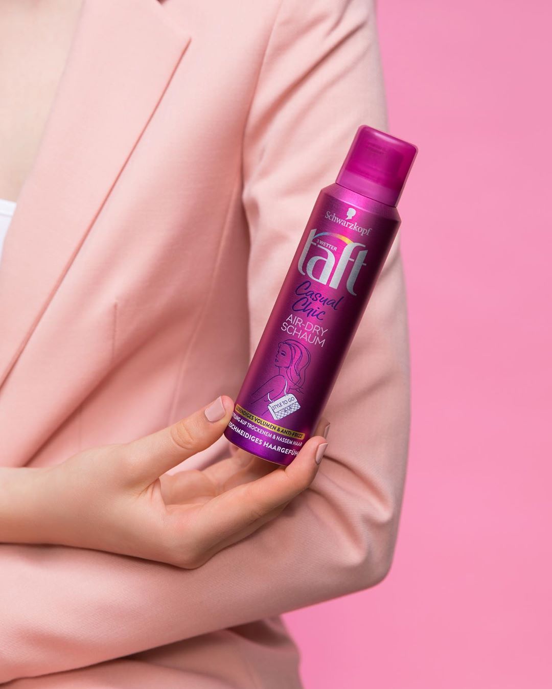 Schwarzkopf International - When in doubt, wear pink 💕#schwarzkopf #createyourstyle #togetherfortruebeauty #lookgoodtogether #taft #casualchic #pink #hairstyling #hairproducts