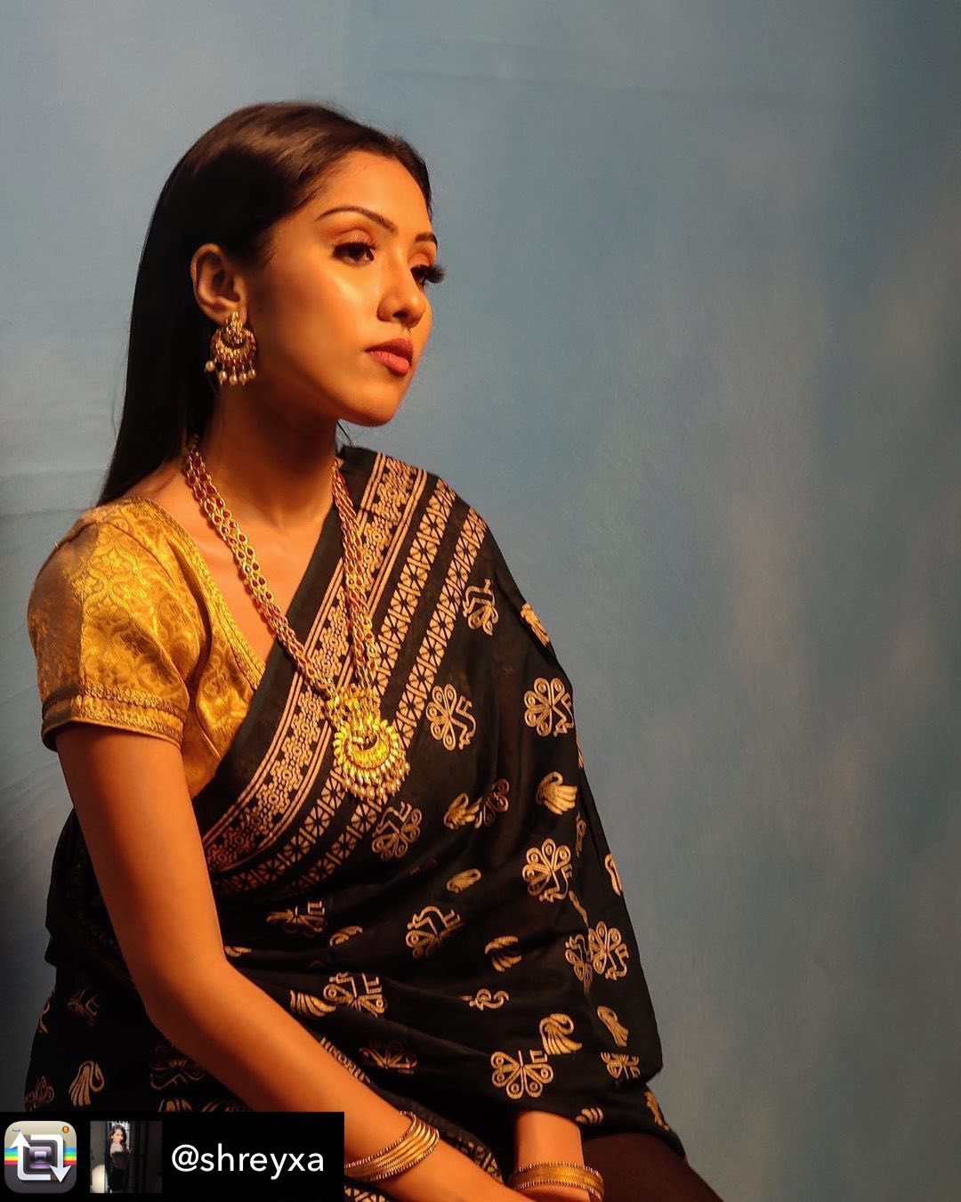 Mirraw - @shreyxa looks amazing in the black foil print saree.The golden jewellery totally compliments the look.

Shop from the amazing jewellery & saree collection on @mirraw.
Product ID:2997604
Shop...