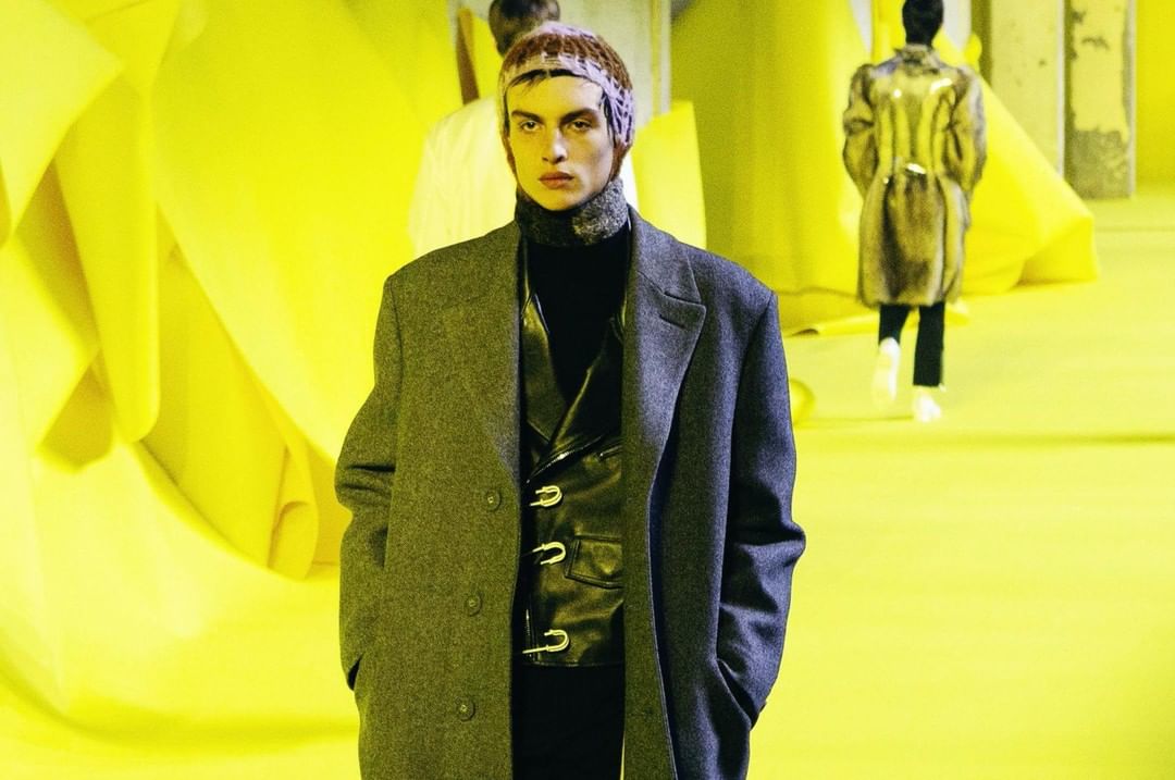 A N T O N I O L I . E U - Runway look: @rafsimons black leather short perfecto jacket with big pins