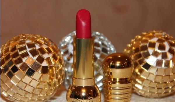 О красном. Dior - Diorific de larga duración verdadero color de lápiz labial (038 Diva) - reseña