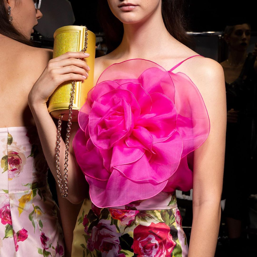 Blumarine - The iconic rose blooms in silk, meeting the eccentricity of a strinking fuchsia that gives a bold attitude to the whole look.
#BlumarineSS20 #Blumarine #SS20