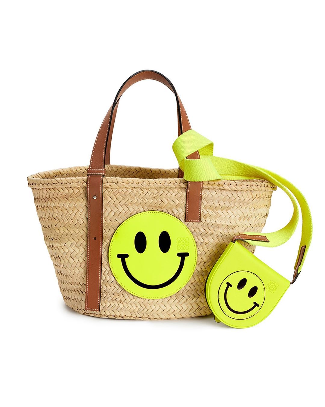 LOEWE - A classic Basket bag handwoven in palm leaf arrives with a neon leather Smiley® patch as part of the LOEWE Paula's Ibiza 2020 collection.

Available exclusively on loewe.com

#LOEWE #LOEWEpaul...