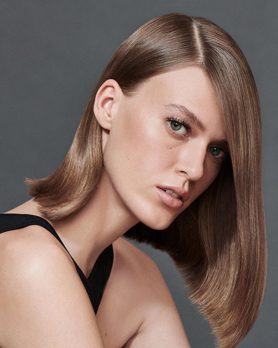 Schwarzkopf International - The 90s’ provided us with so many famous hairdos. We can thank the supermodels of that time for this legendary slick long bob. #schwarzkopf1898 by @arminmorbach
#schwarzkop...