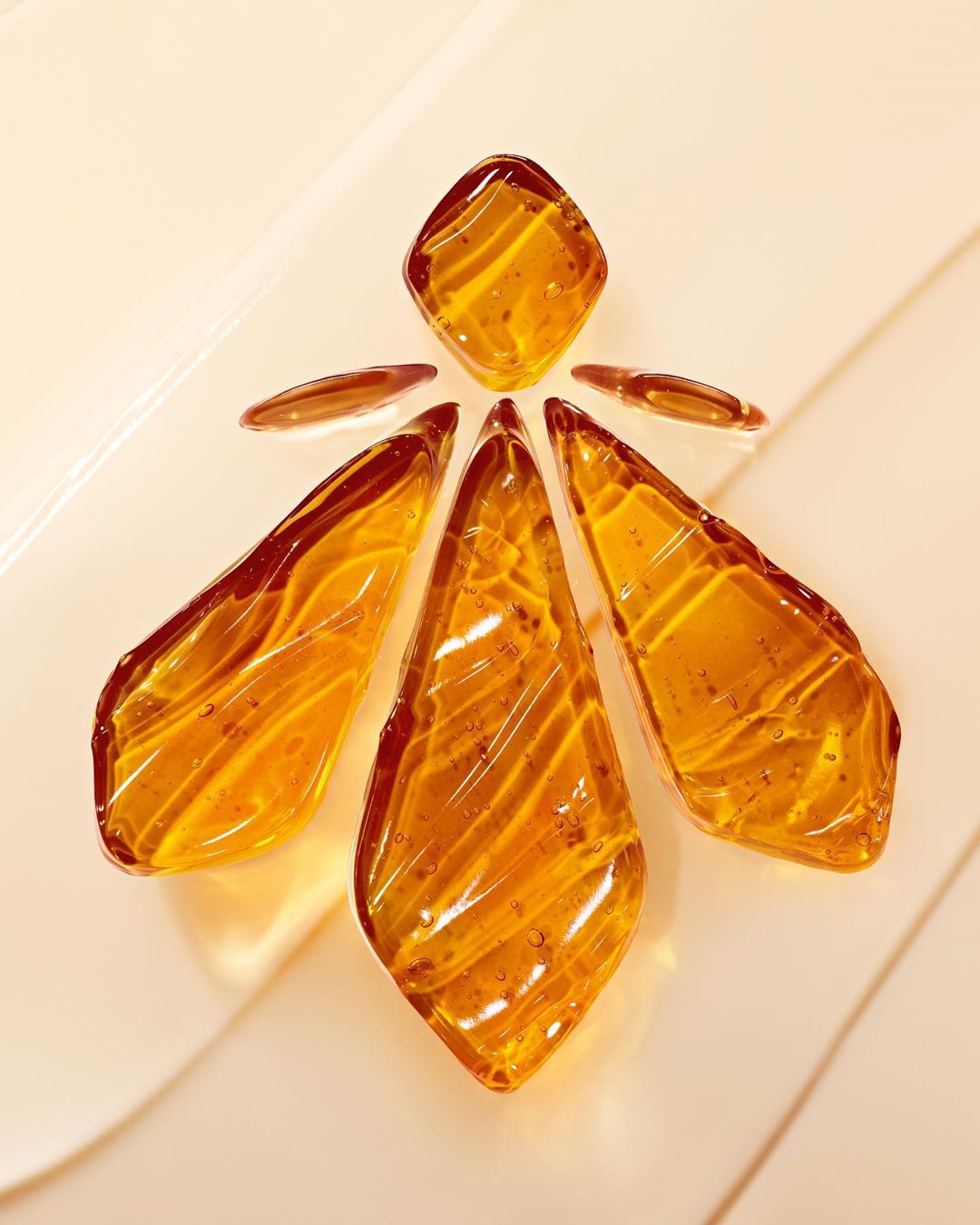 Guerlain - Abeille Royale Hands: a new, luxurious ritual imagined by Guerlain, harnessing the power of rich honey concentrate.

Abeille Royale Soft Hands Hygiene Gel purifies and cleans, while the ult...