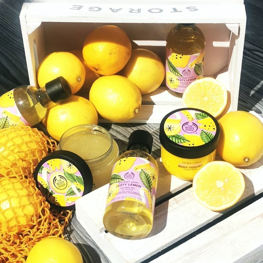 The Body Shop - Встречайте свежеподготовленный отзыв от @zanoza.blog на освежающую новинку этого лета - серию "Дерзкий лимон"😜💛
⠀⠀⠀⠀⠀⠀⠀⠀⠀
#Repost @zanoza.blog
……………………⠀
Линейка Zesty lemon от The body...