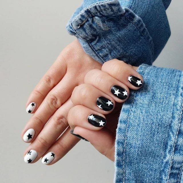 Sally Hansen - We’re seeing stars 🤩 💫⭐️🌟✨. For the 🔑 to @rhymes_with_pizza’s stunning mani, we recommend Get Mod and Onyx-pected 👌