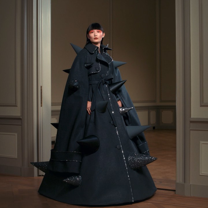 Viktor&Rolf - Change, Haute Couture AW20, Anxiety Wardrobe. Directed by @marijkeaerden <3 VR